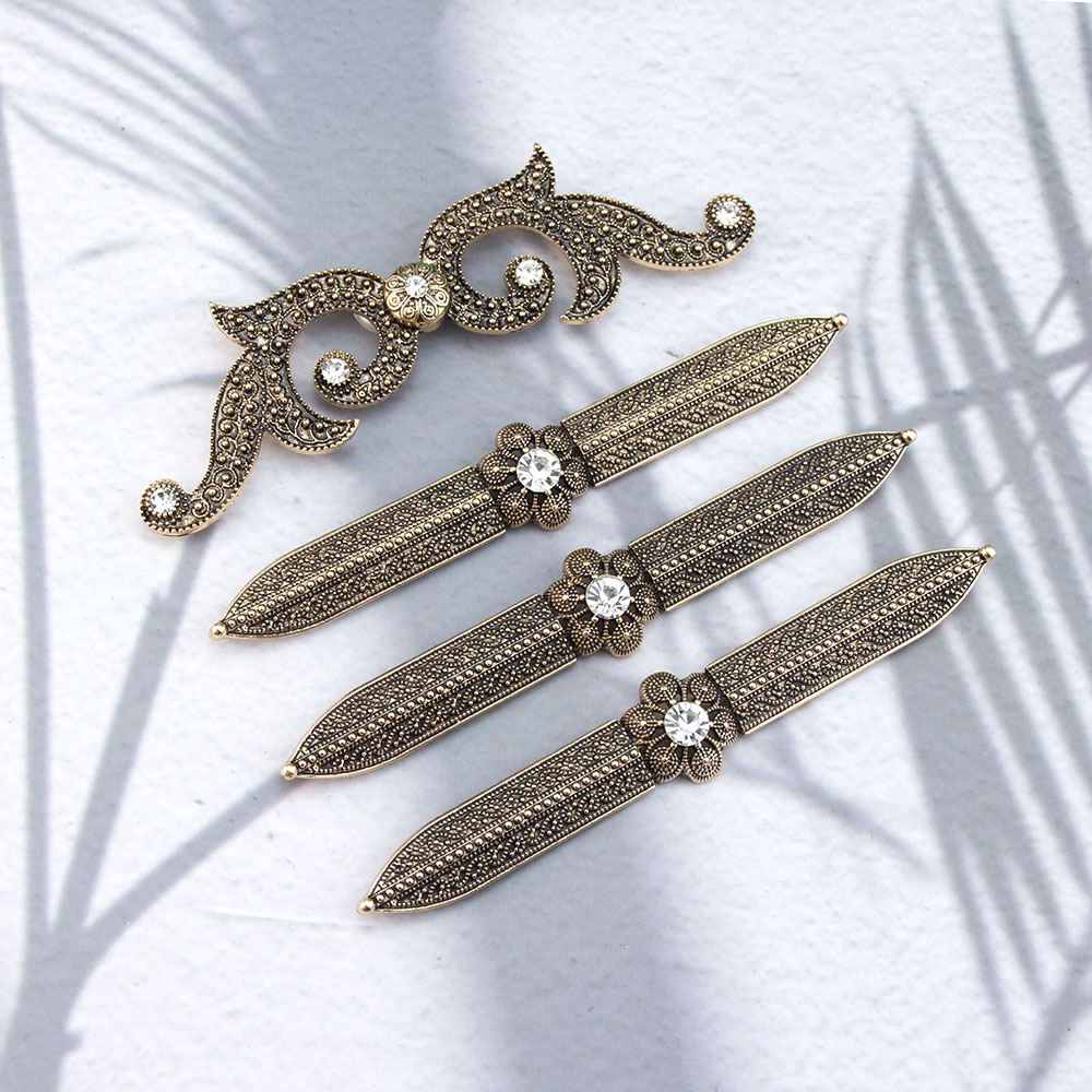 เกราะอกผู้หญิงแบบวินเทจจากคอเค - Body Jewelry Chest บทวิจารณ์และราคา