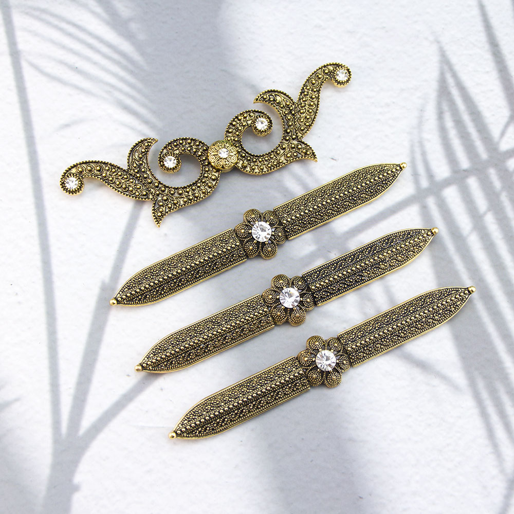 เกราะอกผู้หญิงแบบวินเทจจากคอเค - Body Jewelry Chest บทวิจารณ์และราคา