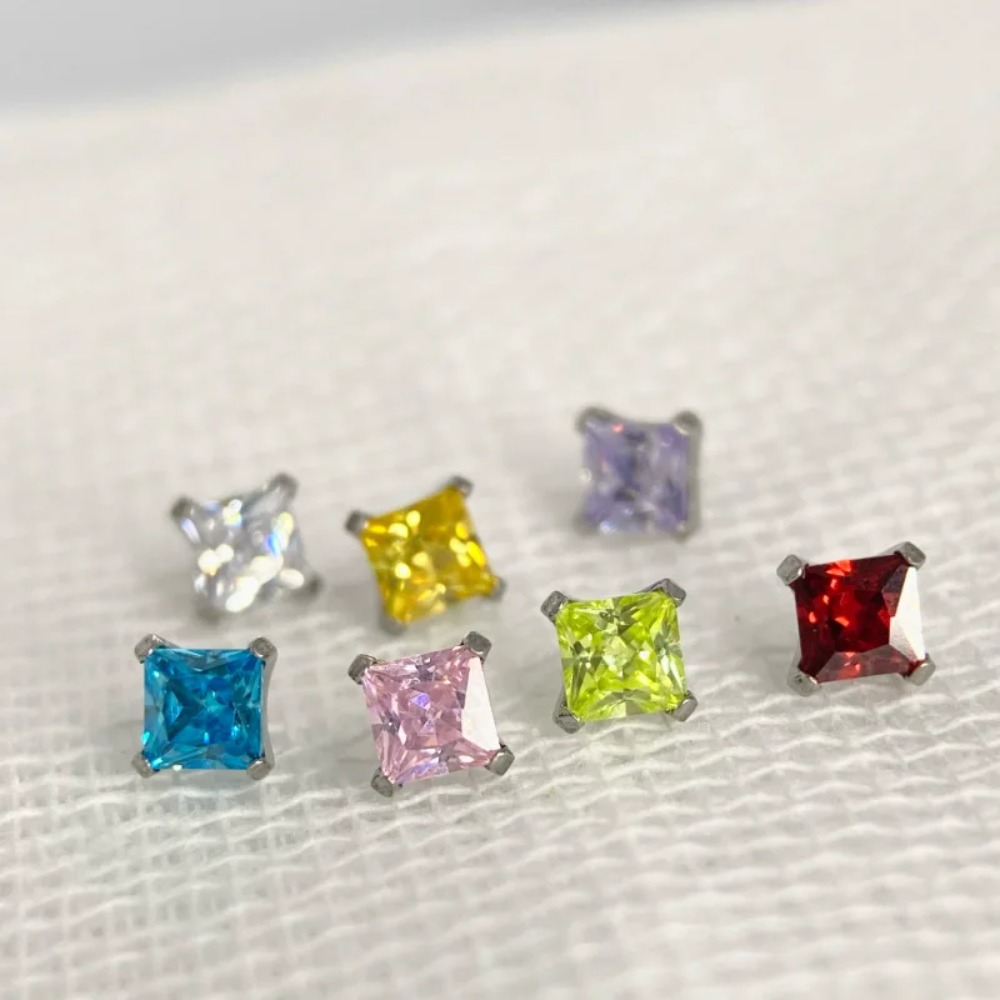 แหวนเจาะริมฝีปากไทเทเนียม ASTM - Body Jewelry Lip Ring บทวิจารณ์และราคา